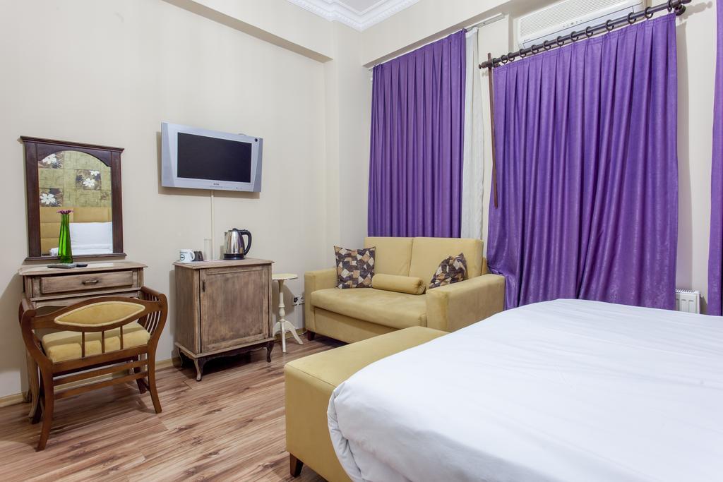 Otel Dora 3*