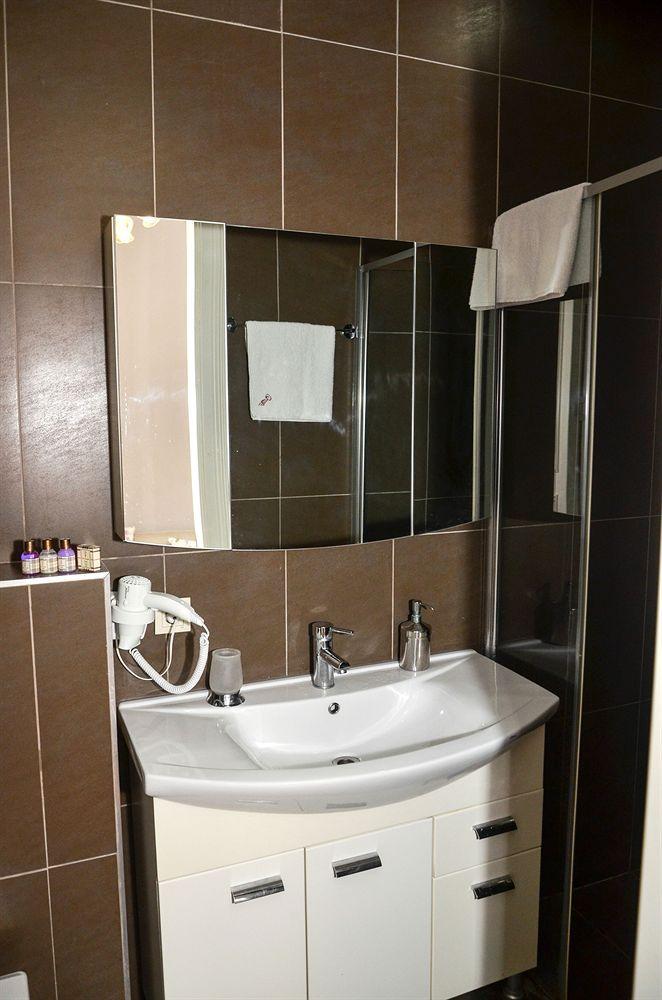 Omer Hayyam Suites Aparthotel 3*