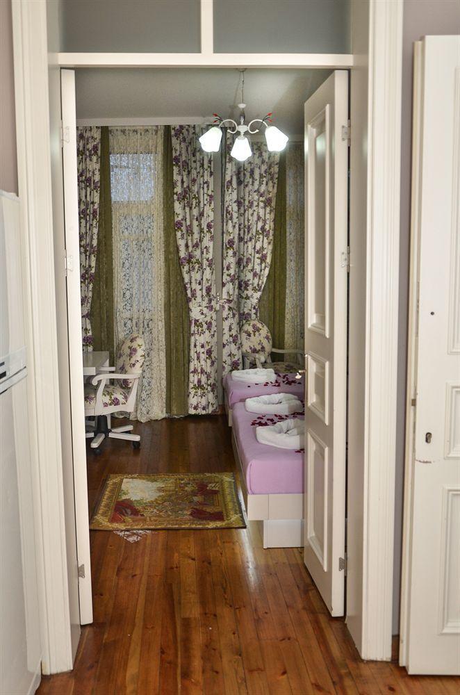Omer Hayyam Suites Aparthotel