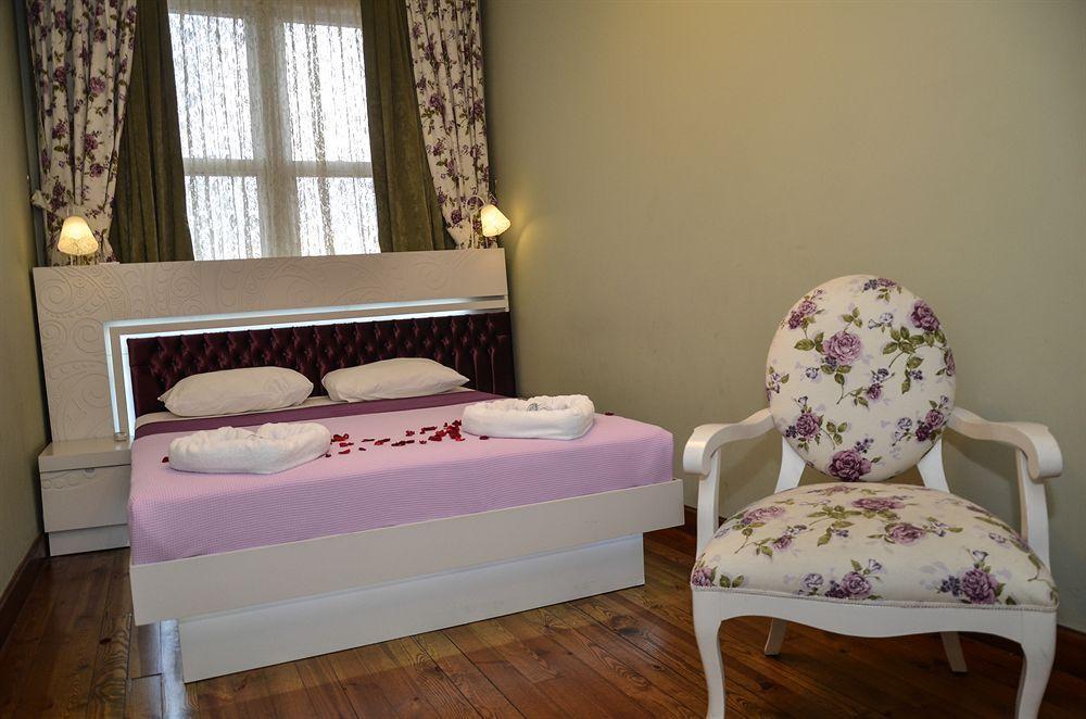 Omer Hayyam Suites Aparthotel