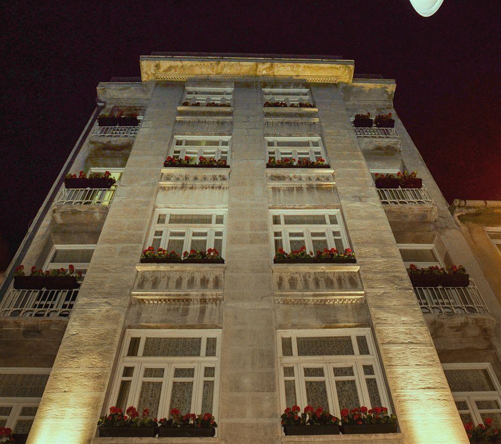 Omer Hayyam Suites 3*