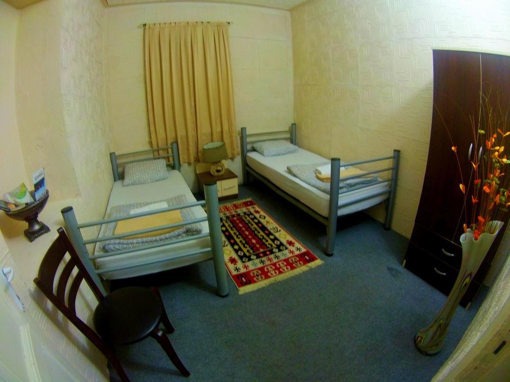 Levanten Hostel *