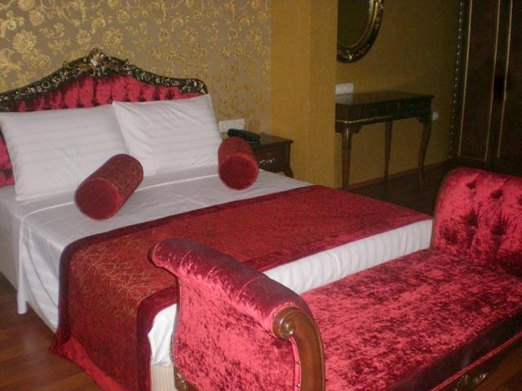 Santa Hill Hotel