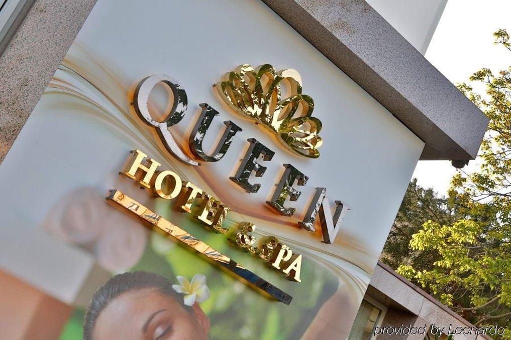 Queen & Hotel