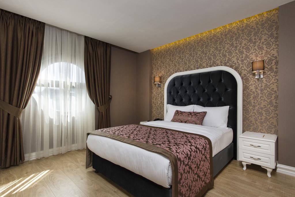 Hotel Dencity & 4*
