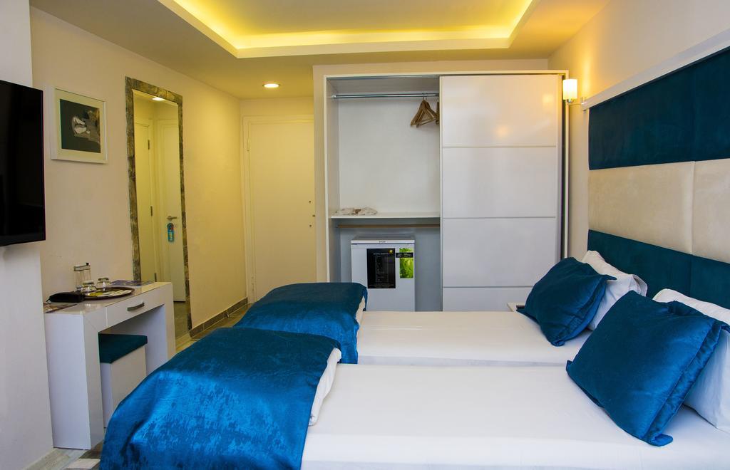 Deep Hotel