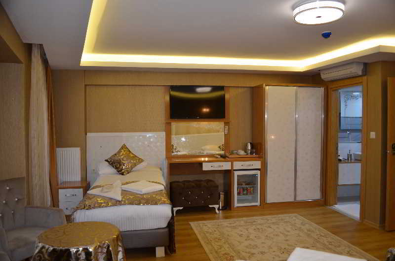 Black Pearl 3*