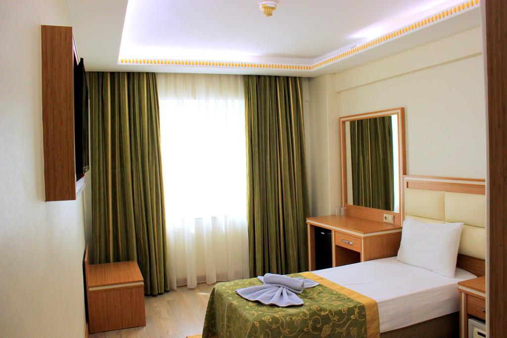 Hotel Buyuk Paris 3*
