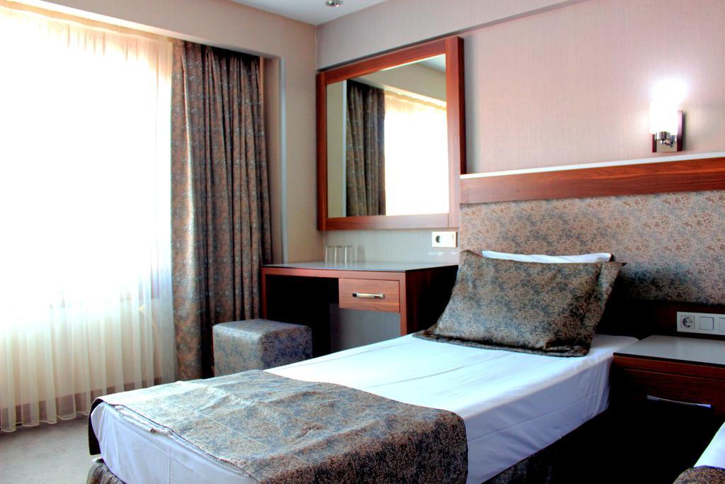 Buyuk Paris Hotel 3*