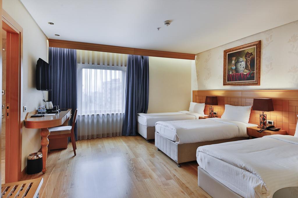Hotel Queen & 4*