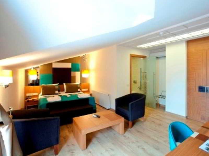 Collage Pera Hotel 4*