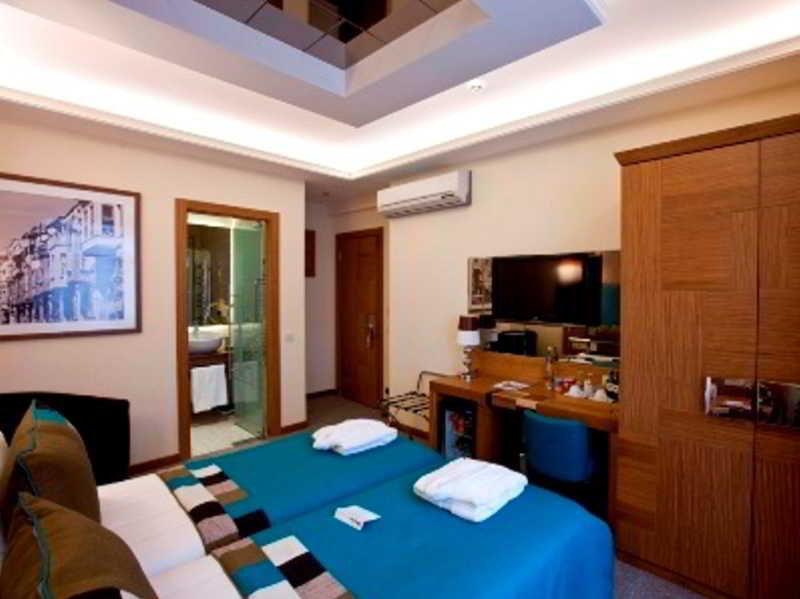 Hotel Collage Pera 4*