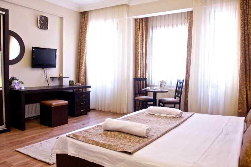 Adonis House Taksim Hotel 3*