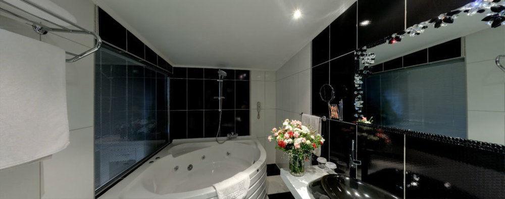 Hotel Adela 4*