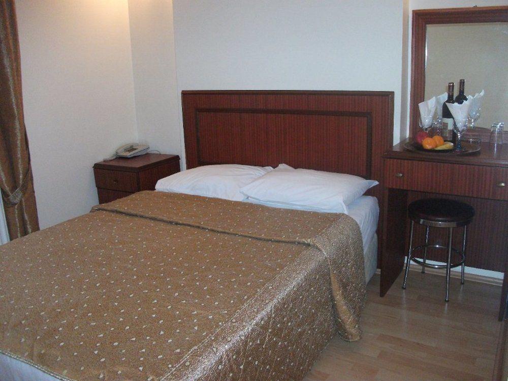 Hotel Emos 3*