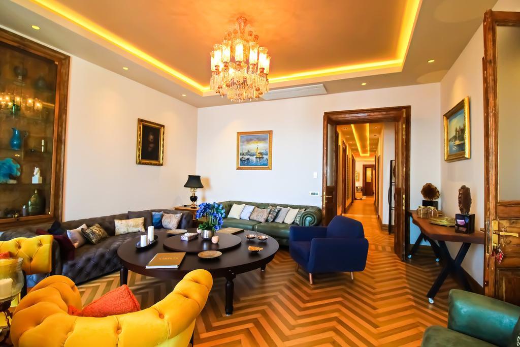 Maroon Apartment Istanbul