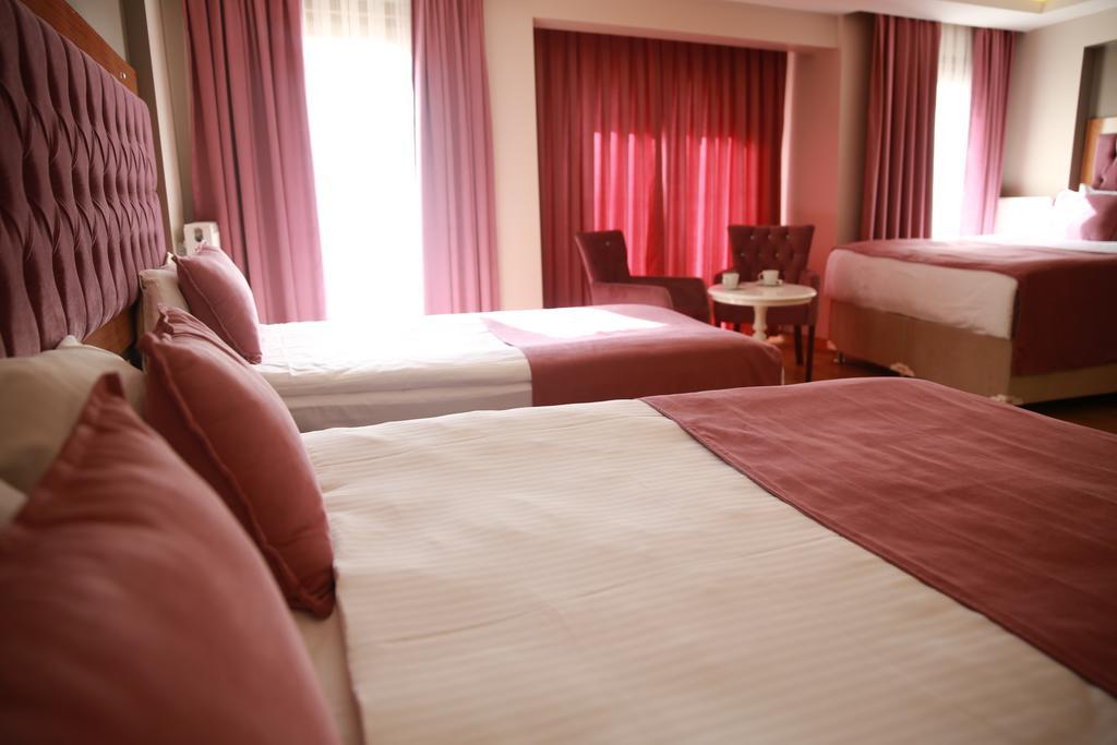 Black Pearl Hotel