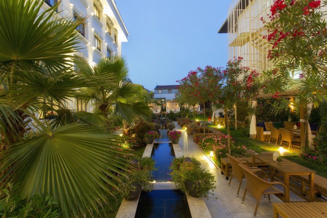 Hotel Sura Design & 4*