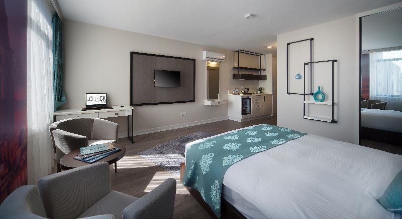 Otel The Clock