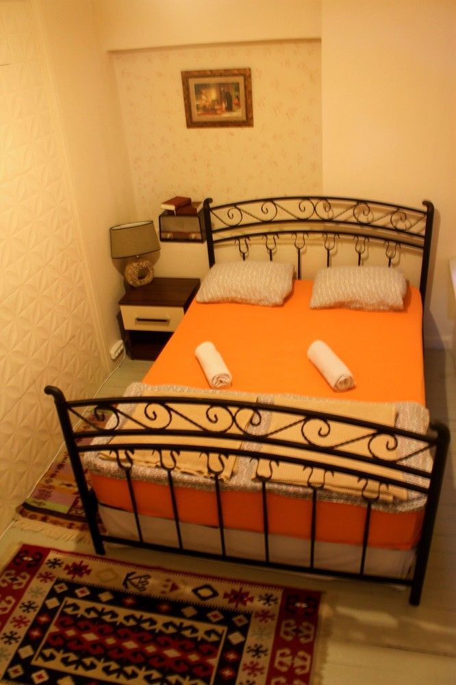 Levanten Hostel *