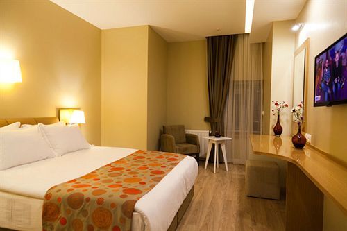 Grand Plaza Hotel