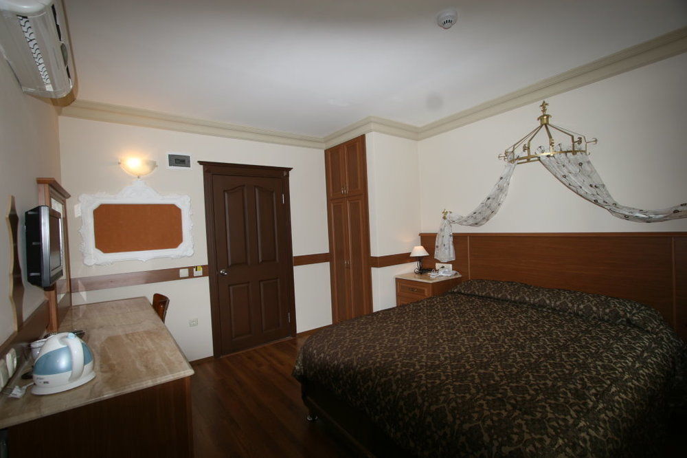 Hotel Grand Peninsula 2*