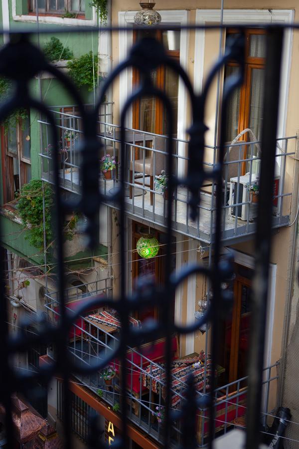 Chambers Of The Boheme *