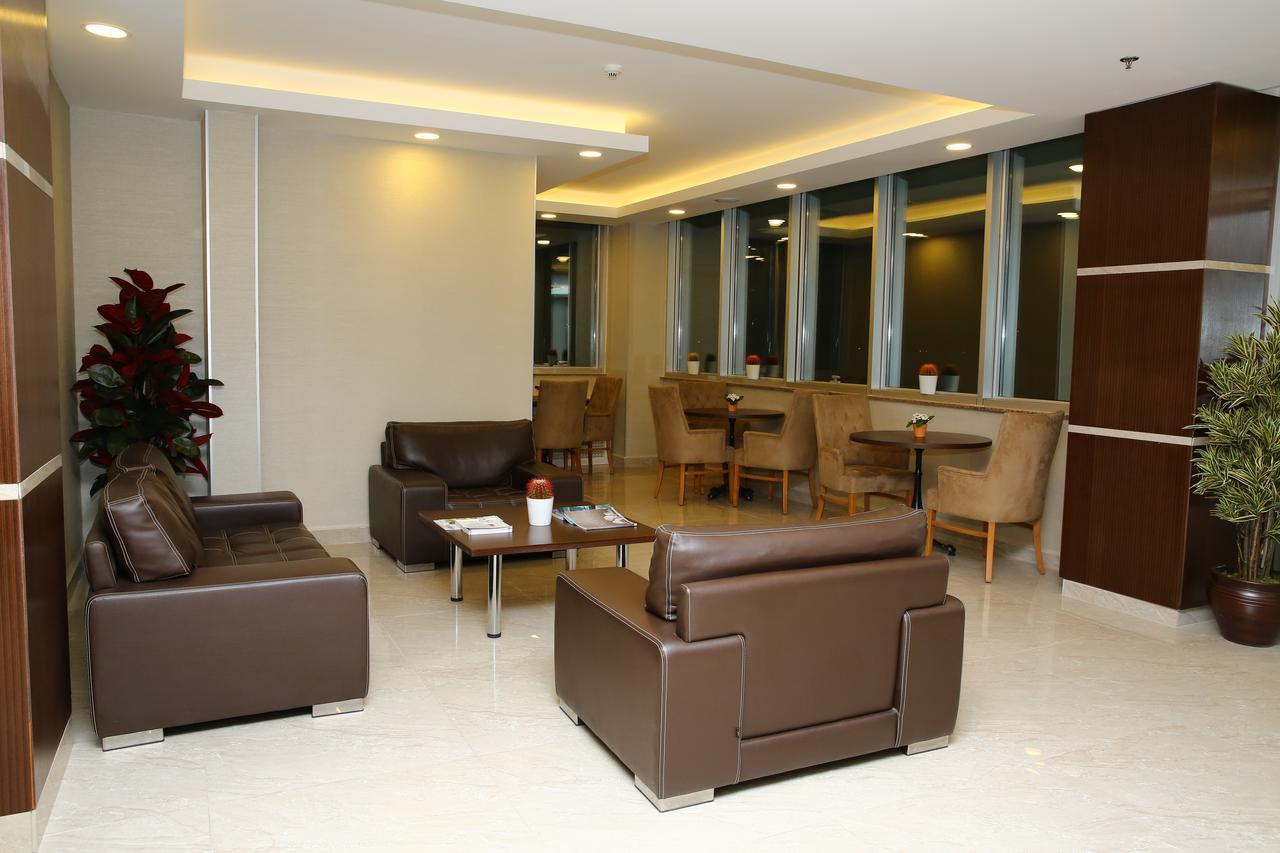 Golden Lounge