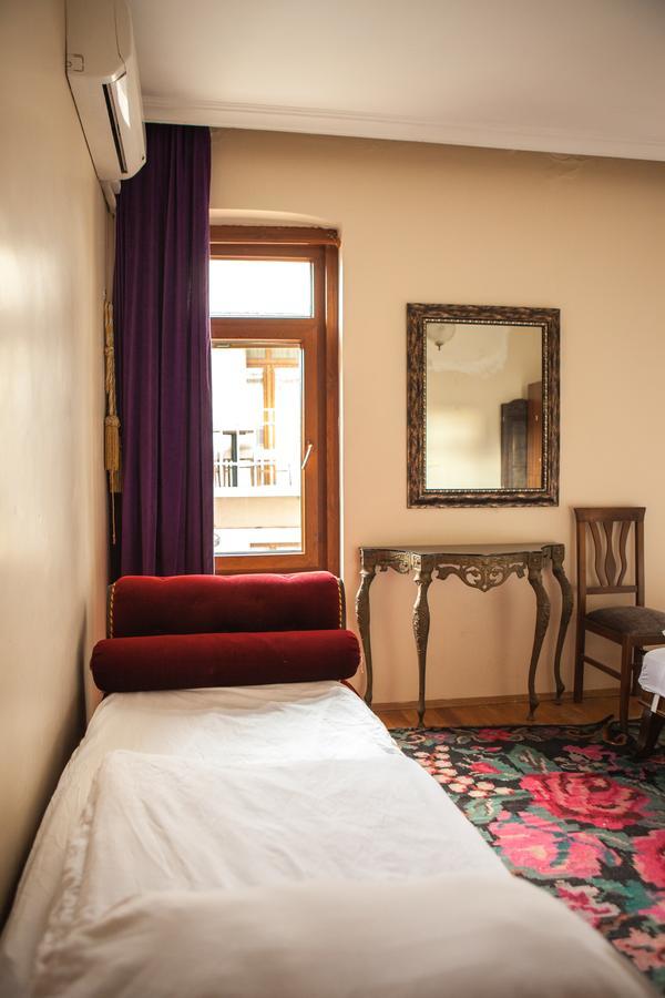 Chambers Of The Boheme Hostel *
