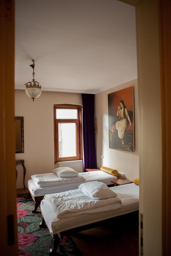Chambers Of The Boheme Hostel *