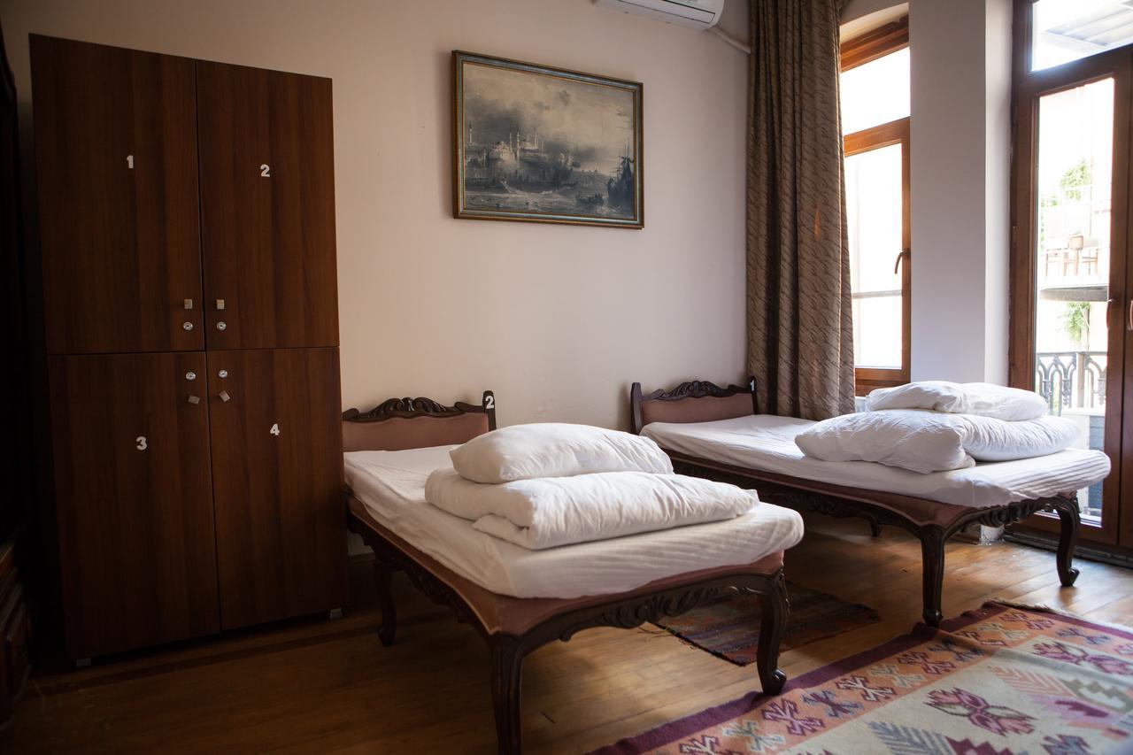 Chambers Of The Boheme Hostel *
