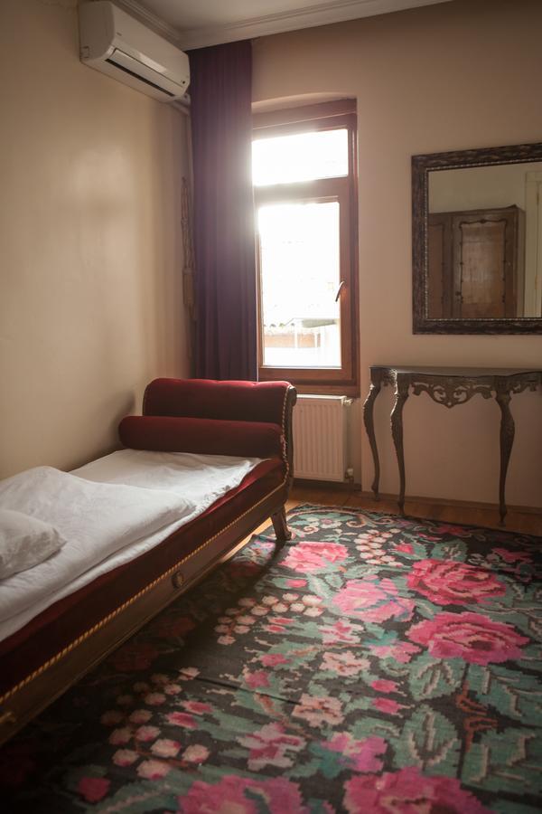 Chambers Of The Boheme Hostel