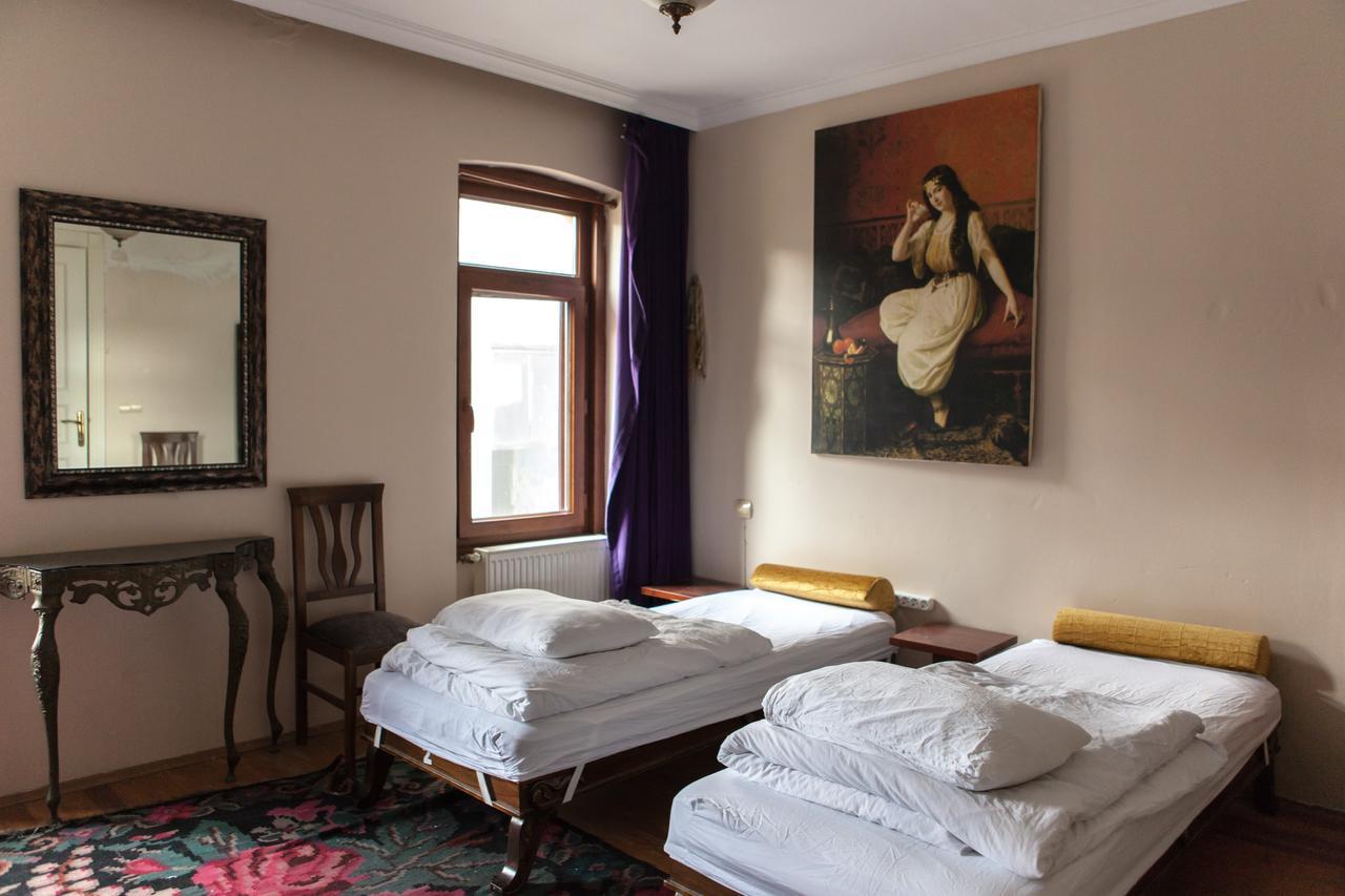Chambers Of The Boheme Hostel *
