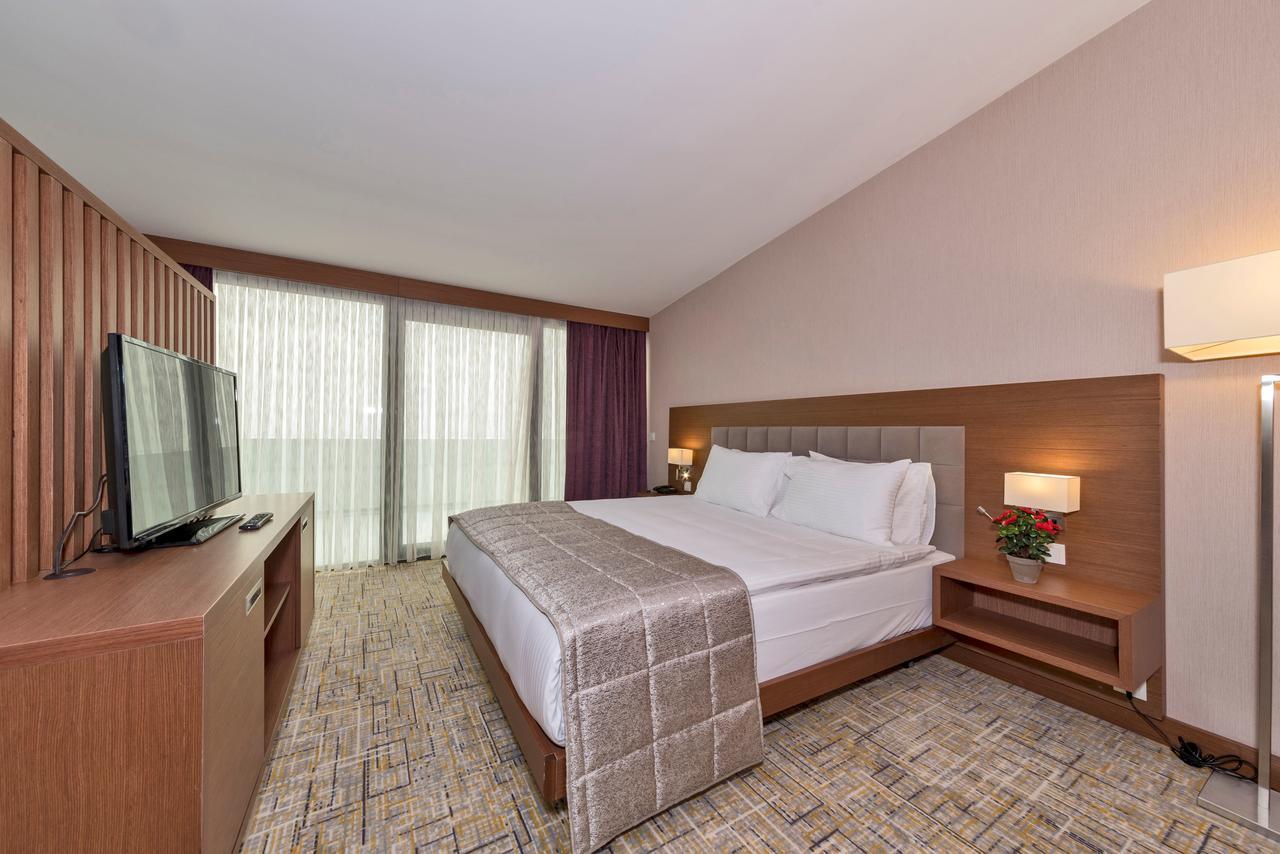 Land Park 4*