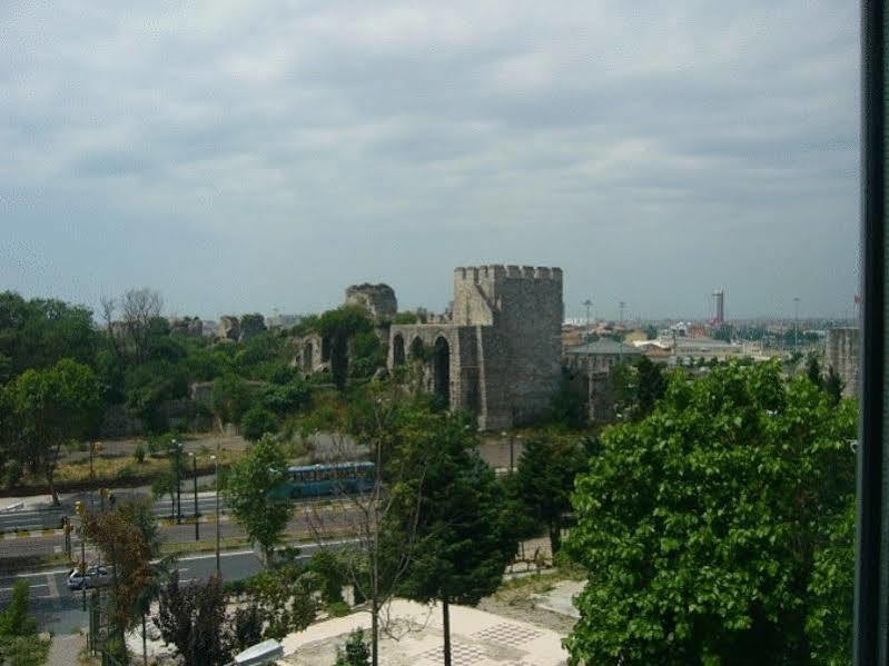 Hotel City Wall Hotel 3*