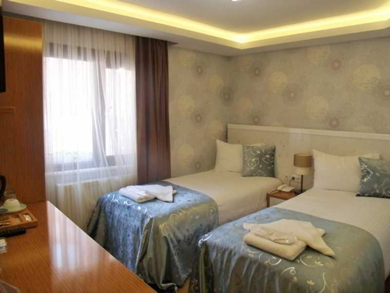Black Pearl 3*
