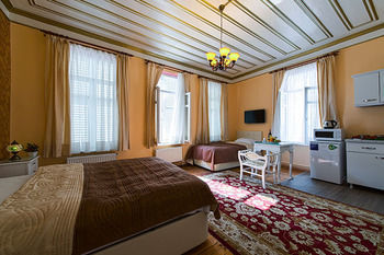 Alhambra Aparthotel 3*
