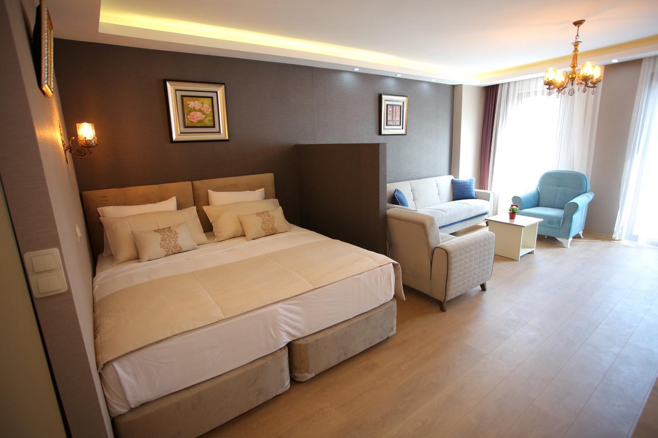 Artist Aparthotel 3*