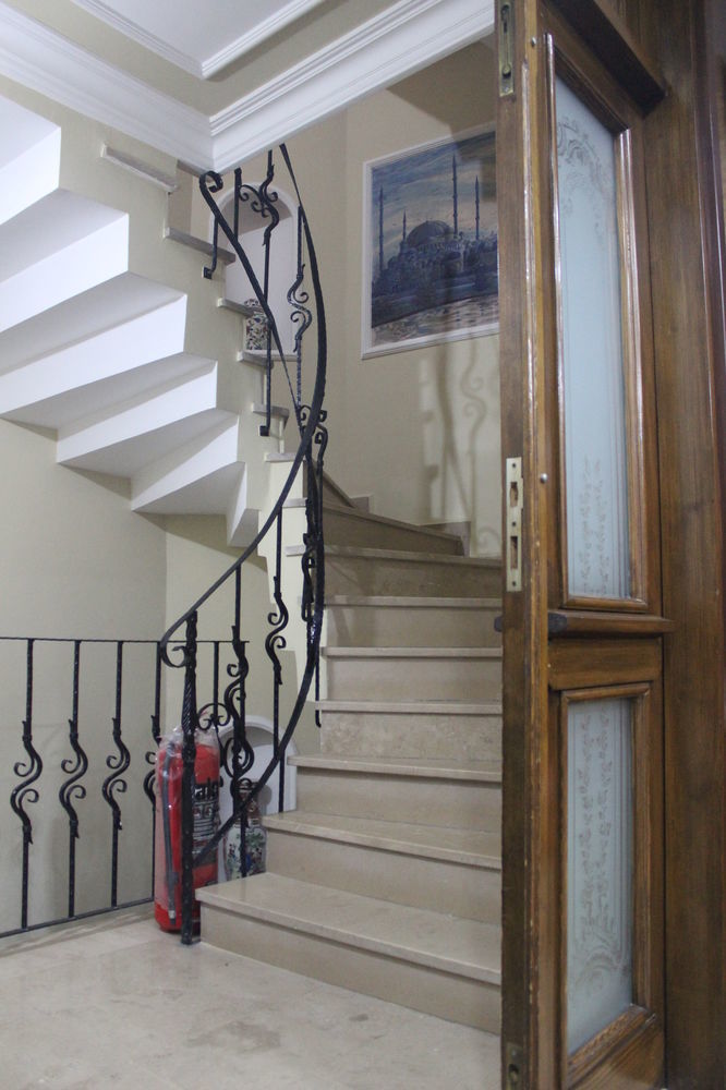 Side 2* Istanbul