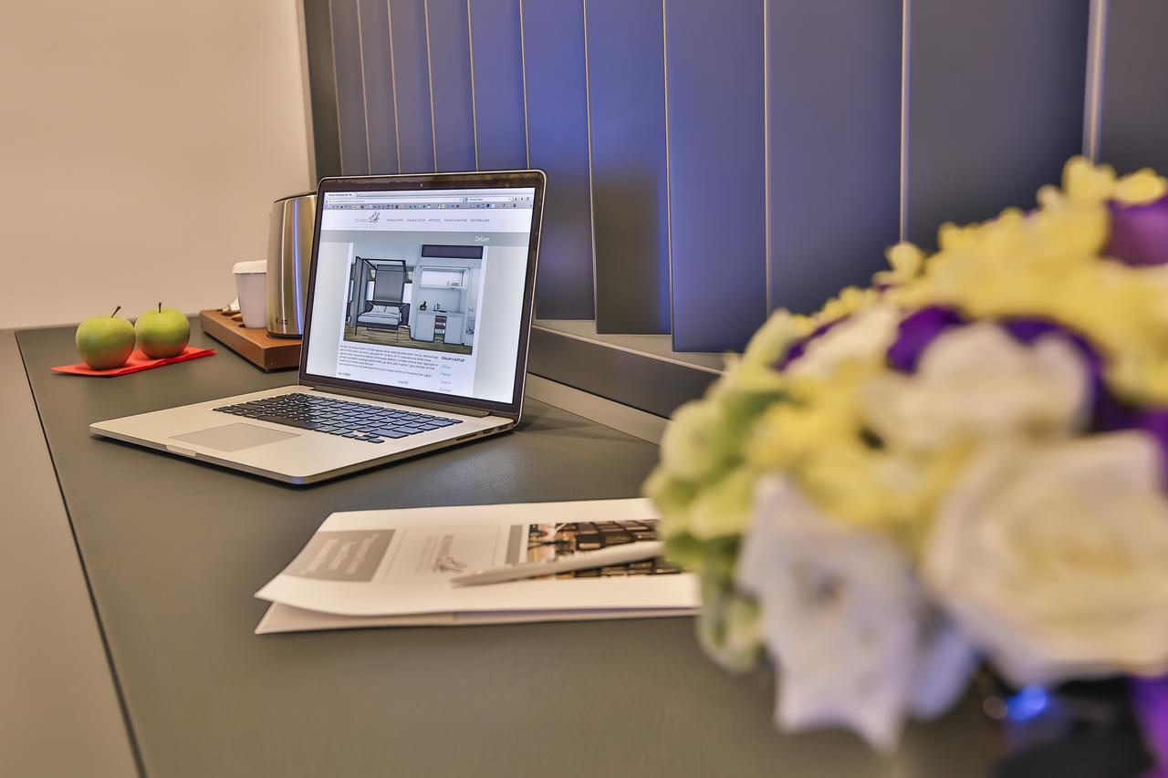 Hotel Business Life