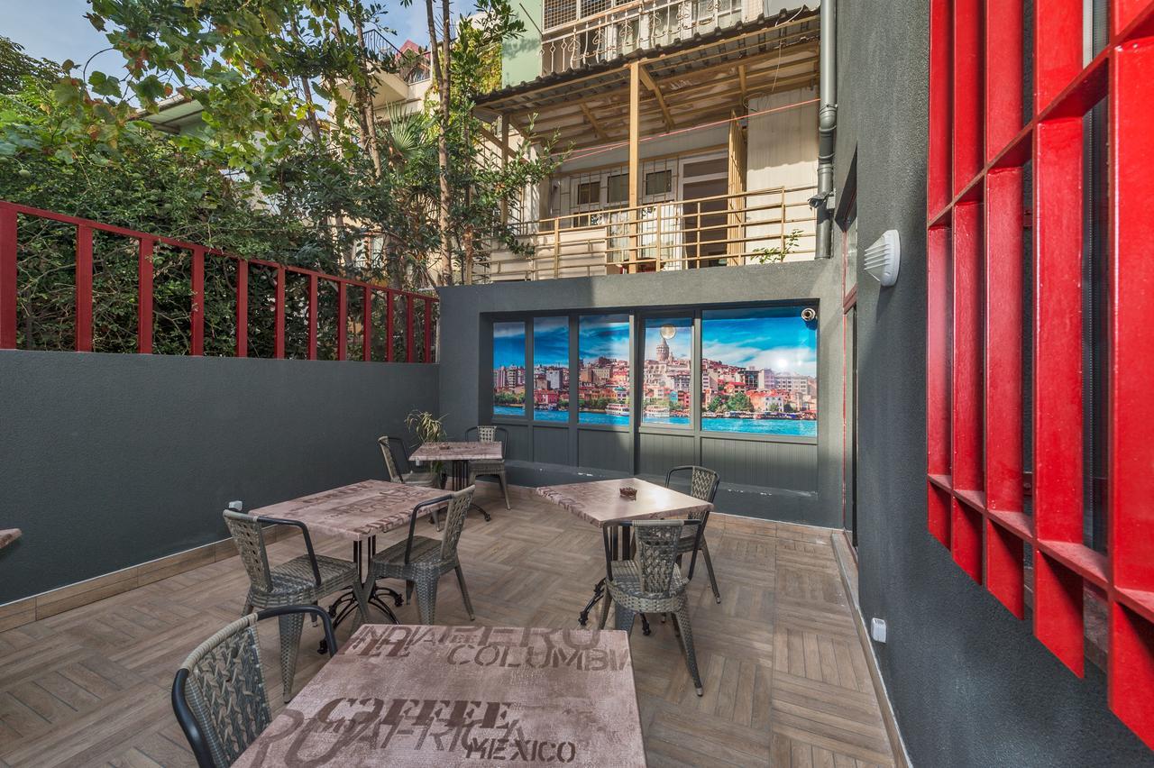 Taksim Nis - Istiklal Street Istanbul