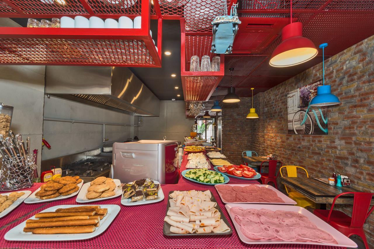 Taksim Nis - Istiklal Street Istanbul