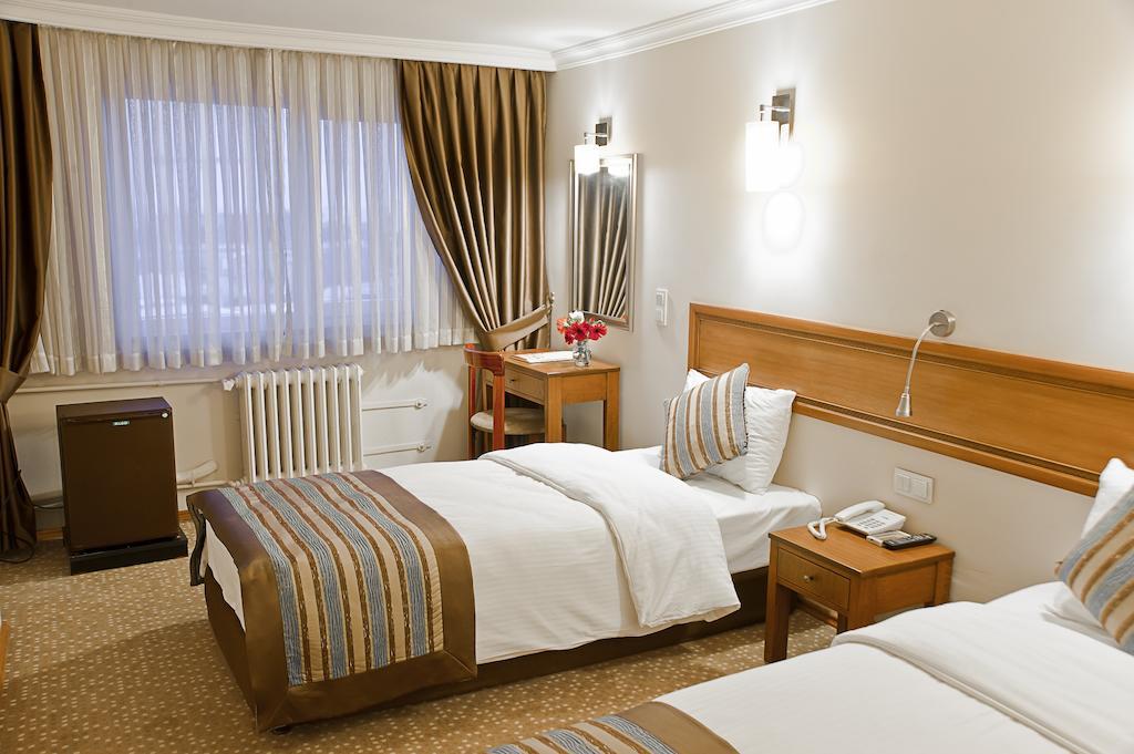 Avlonya Hotel 3*