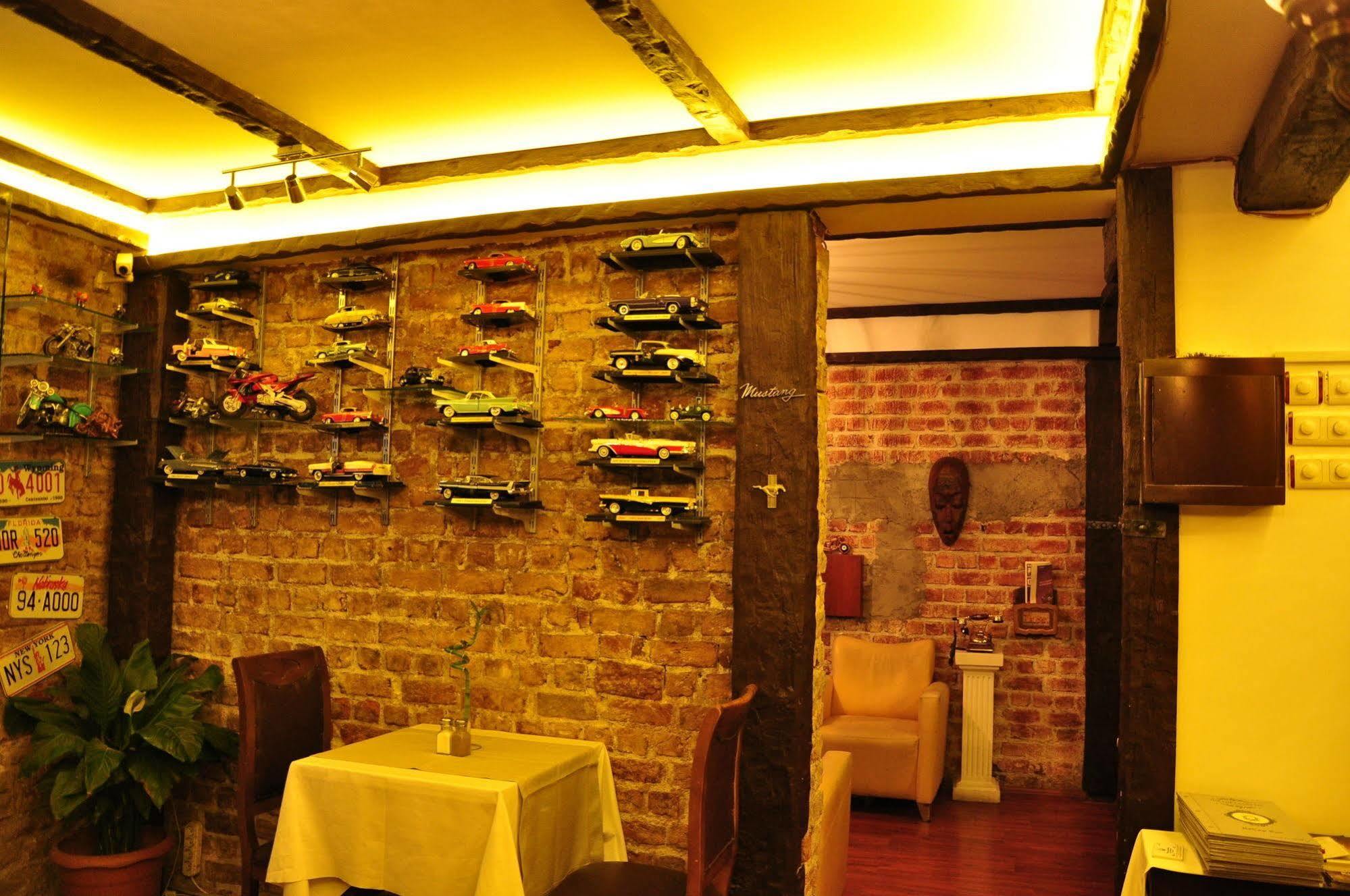 Center Hill Hotel 2*