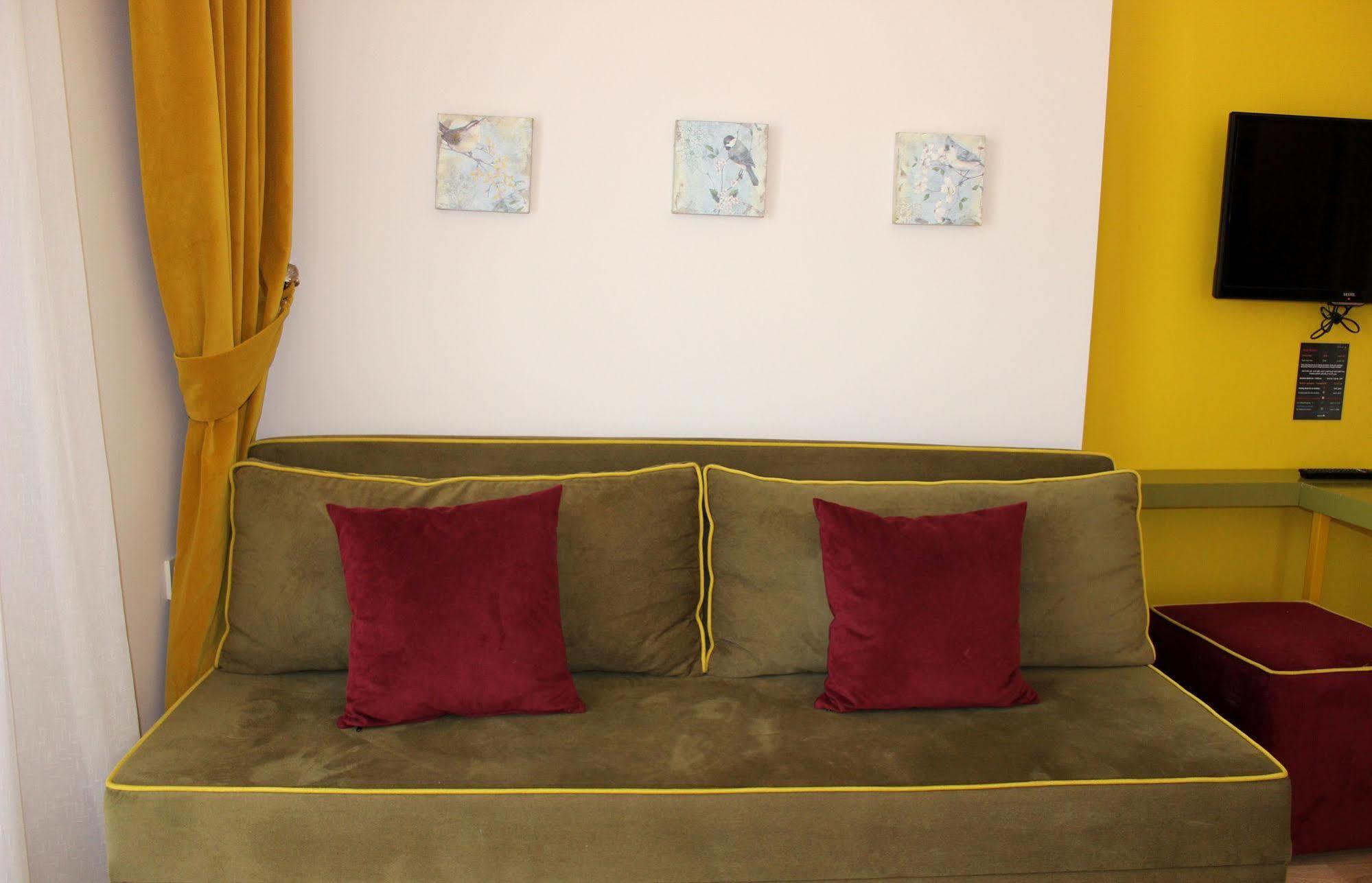 Aparthotel Almond Hill
