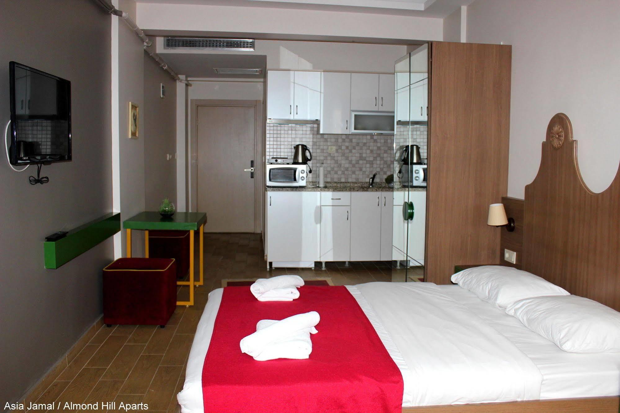 Aparthotel Almond Hill