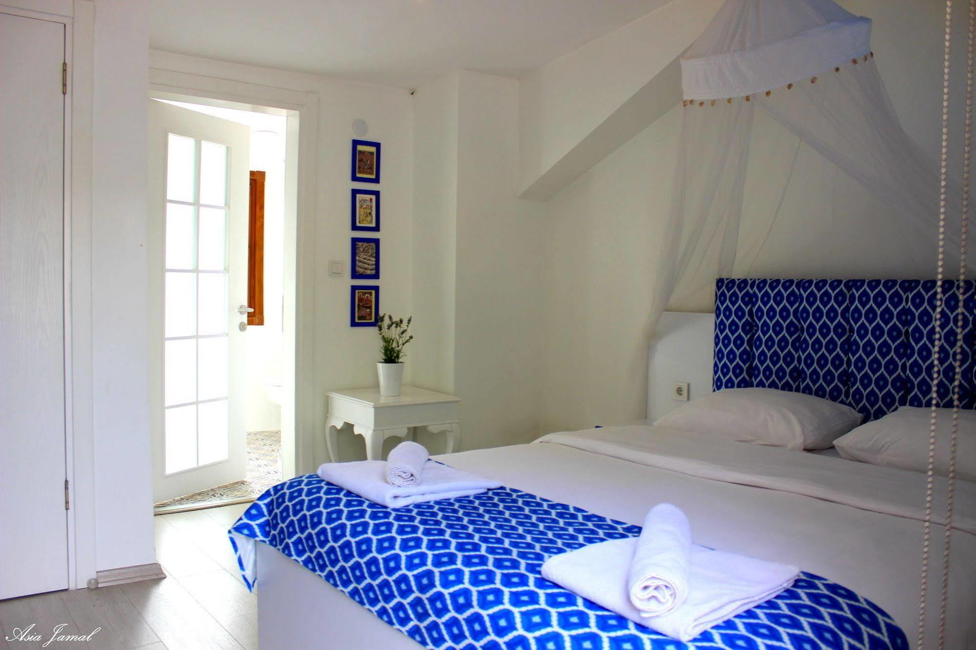 Aparthotel Almond Hill 2*