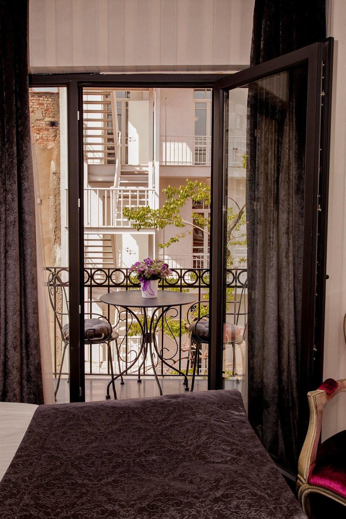 Lucis Pera Hotel