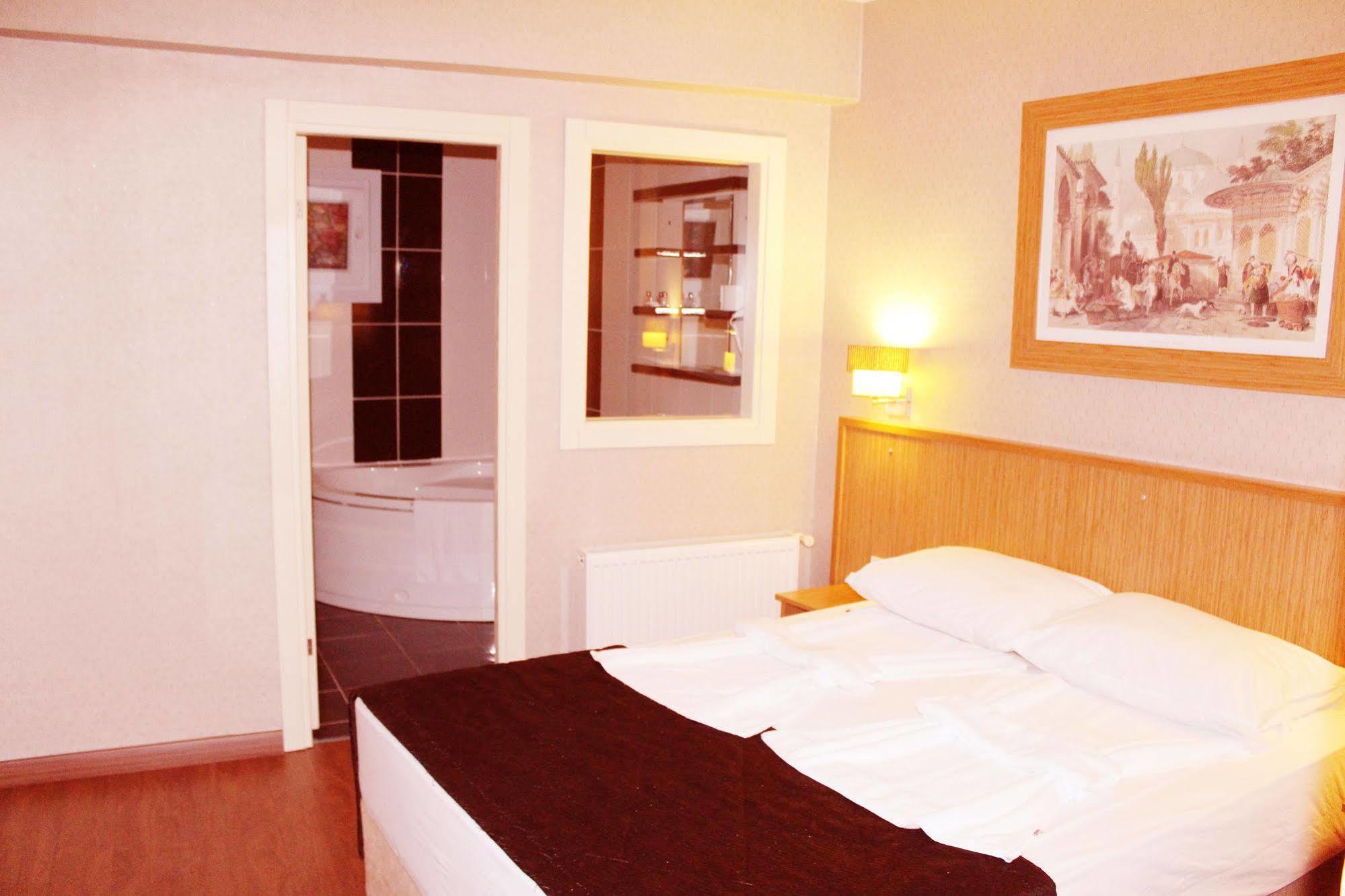 Hotel Agora Boutique & Bistro 3*