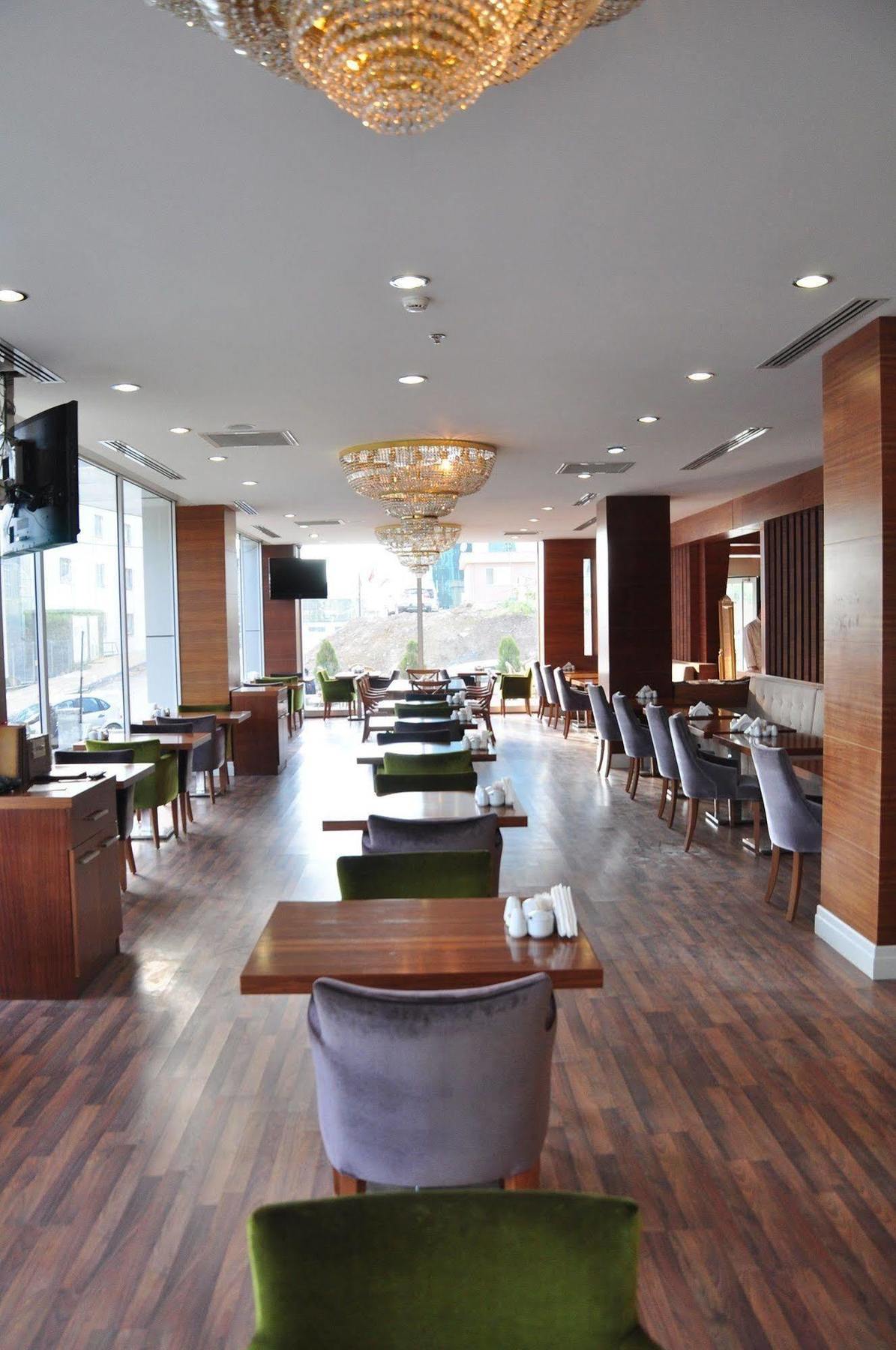 Hotel Vplus Atasehir 3*
